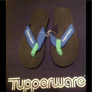 Tupperware Flip Flops NWOT Large fits men 9-11.5